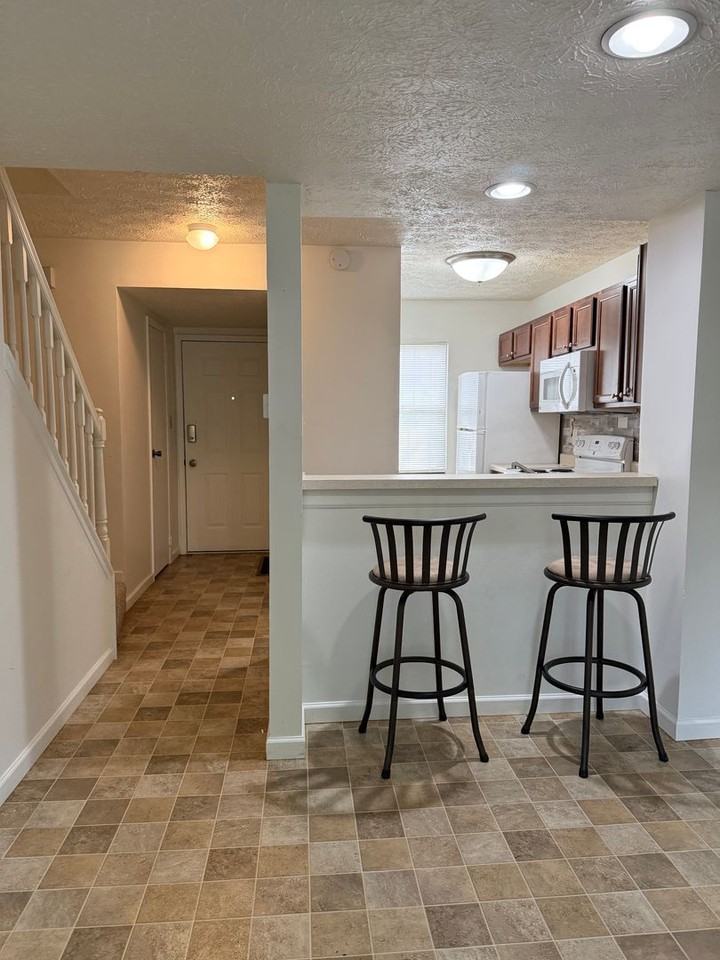 517 East Graham Place - Photo 6 of 20