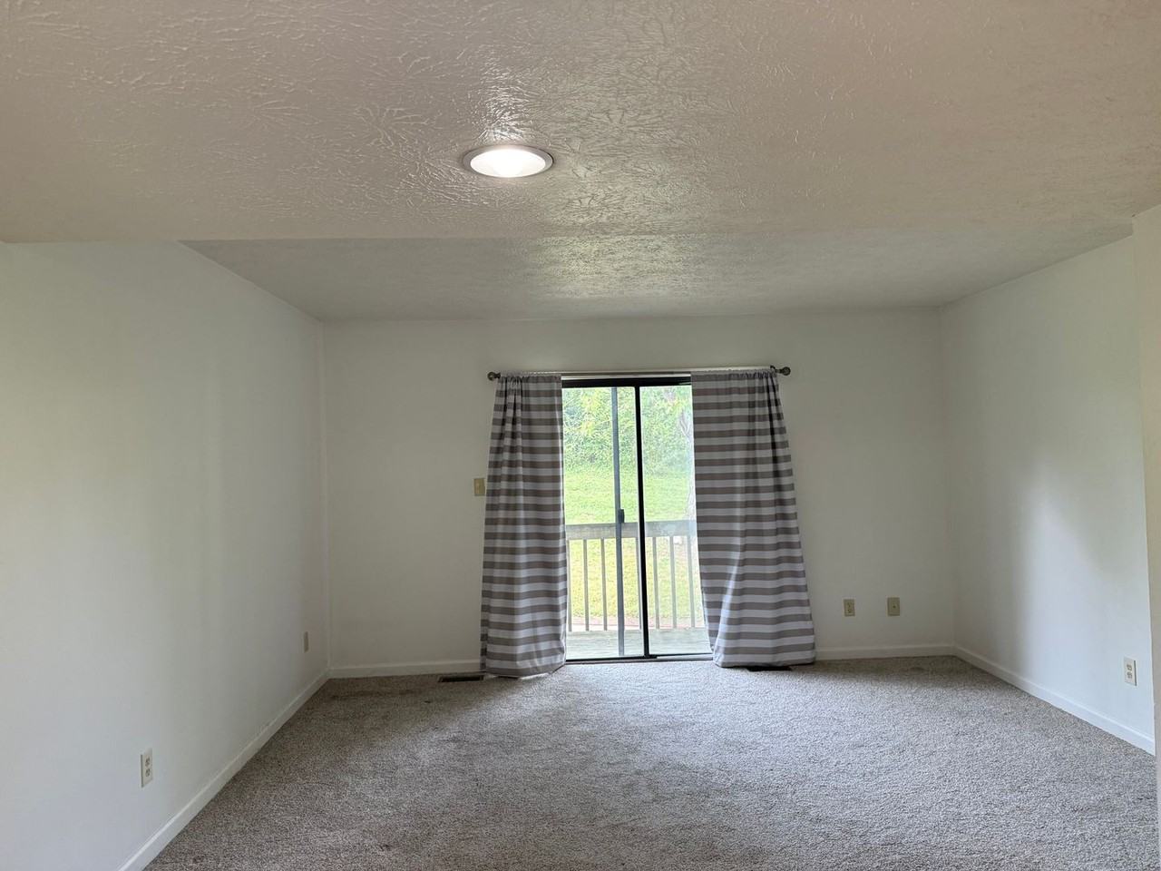 517 East Graham Place - Photo 7 of 20