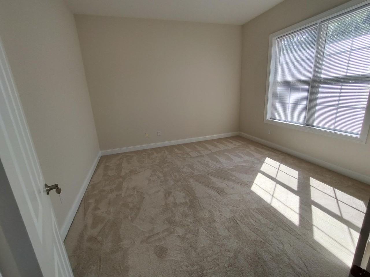 38 Glencairn Ave - Photo 4 of 20