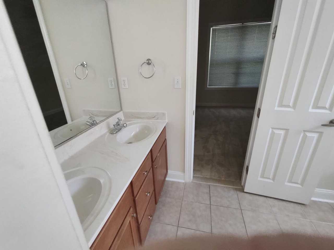38 Glencairn Ave - Photo 6 of 20