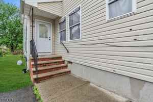 featured image of 477B Lewis St