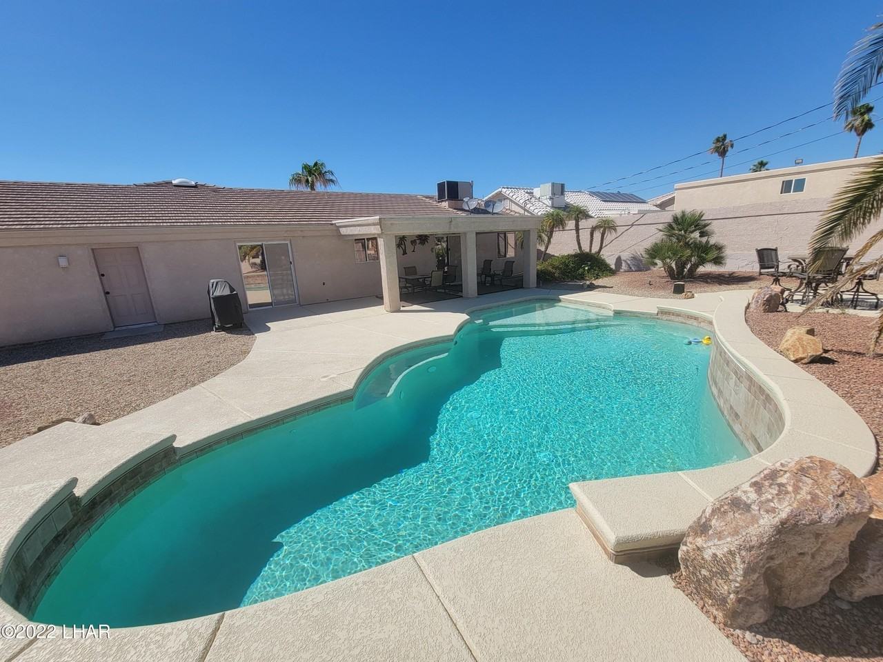 2740 Jericho Dr - Photo 4 of 42