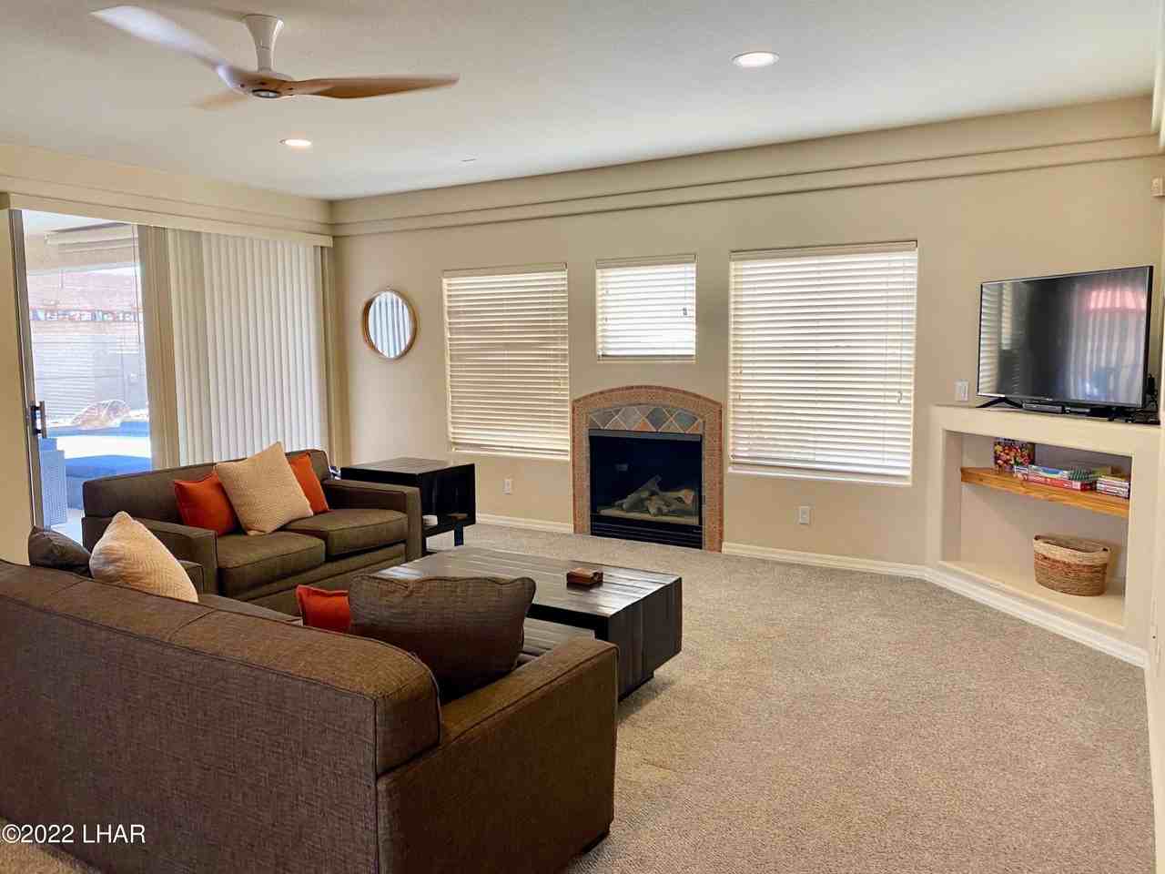 2185 Casper Dr - Photo 3 of 39