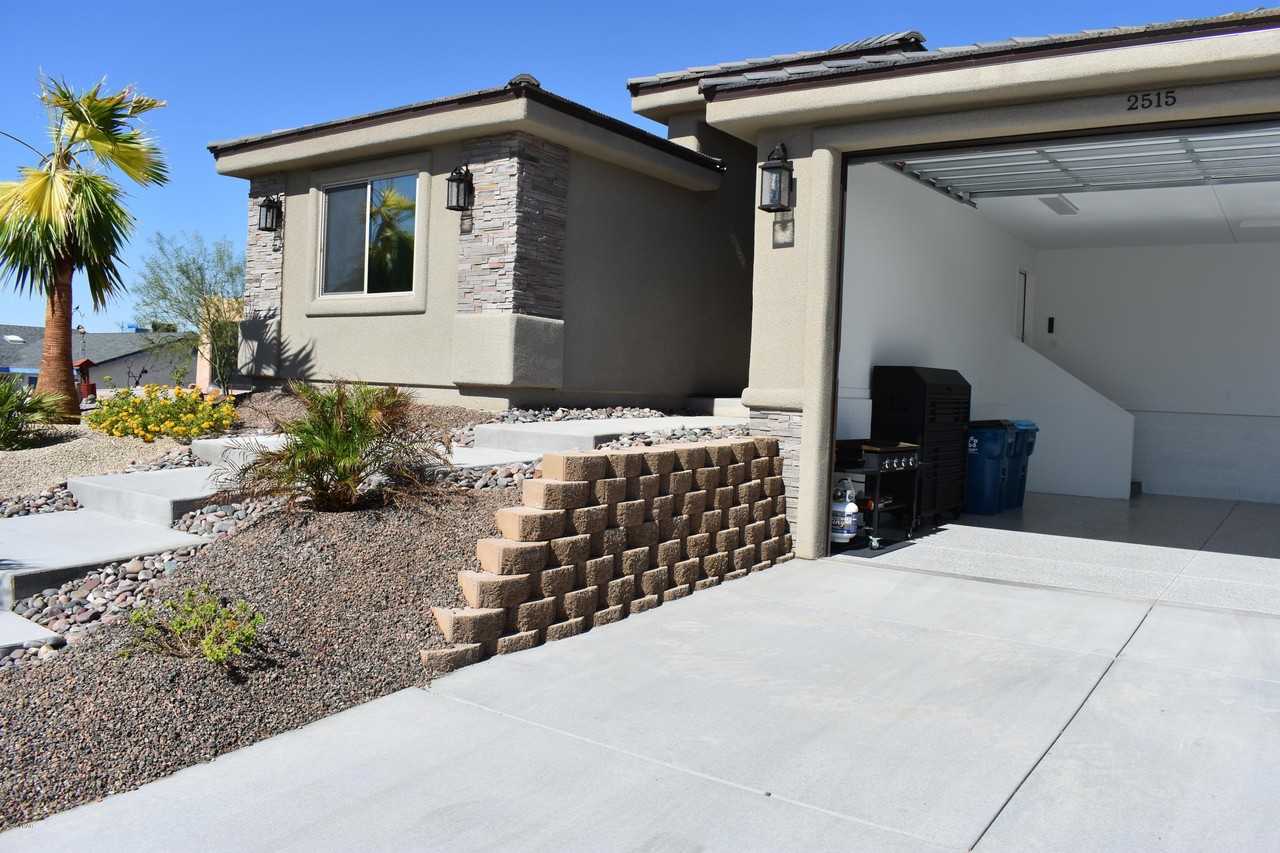 2515 Tradewind Dr - Photo 5 of 37