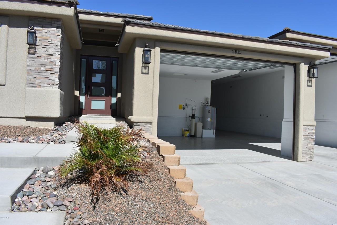 2515 Tradewind Dr - Photo 6 of 37