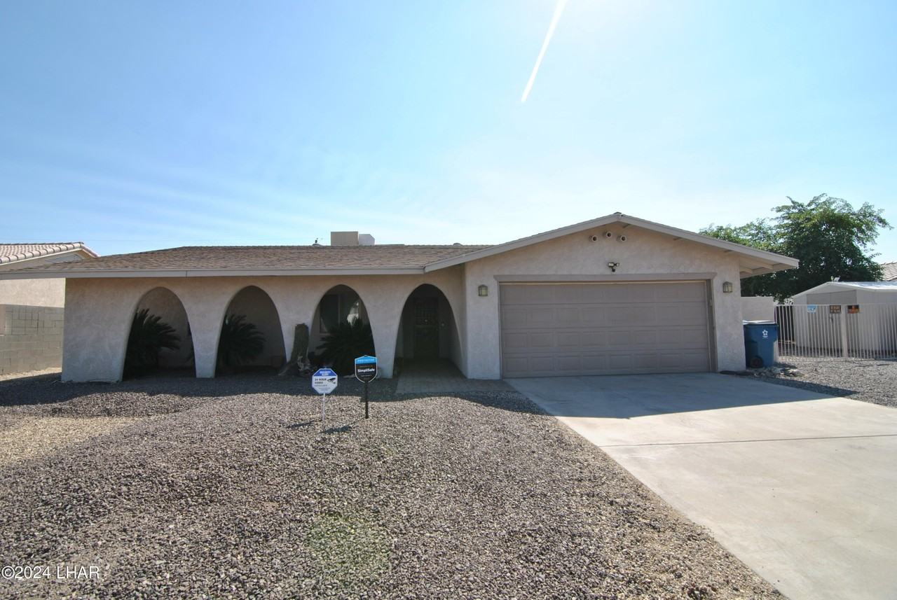 1666 Topaz Dr - Photo 4 of 22