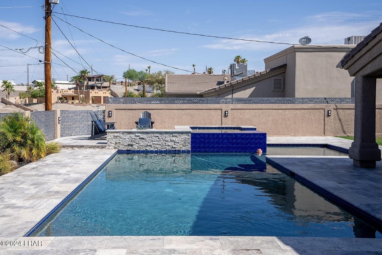 3761 Hiawatha Dr - Photo 4 of 50