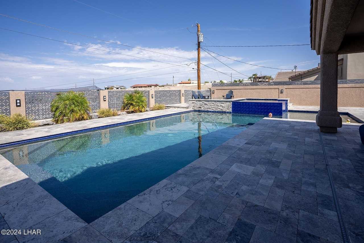 3761 Hiawatha Dr - Photo 5 of 50