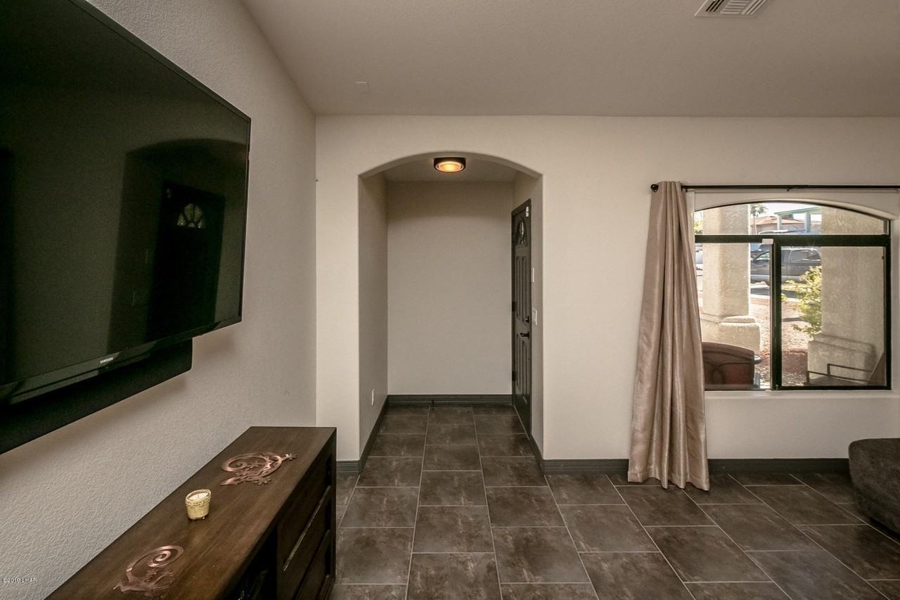 3570 Stanford Dr - Photo 4 of 35