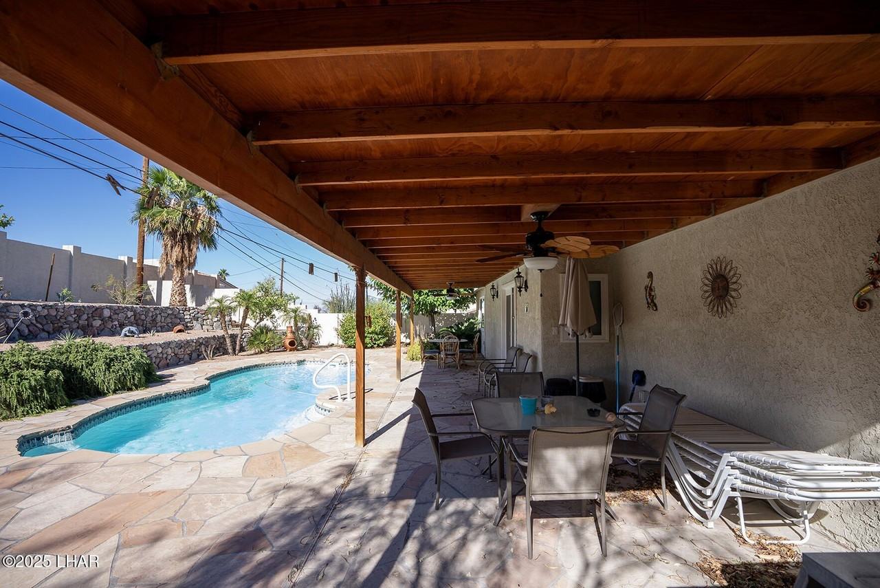 2906 Daytona Ave - Photo 4 of 50