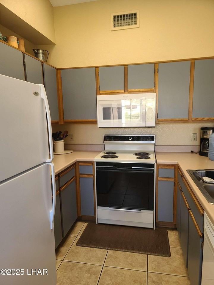 1650 Smoketree Ave S #275A - Photo 7 of 15