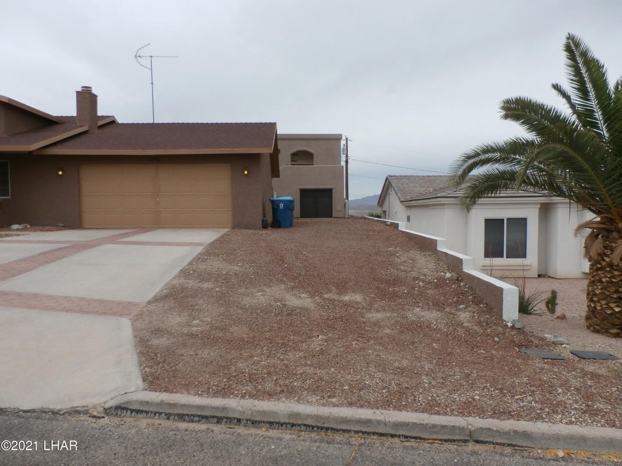 1781 Firefly Dr - Photo 2 of 32