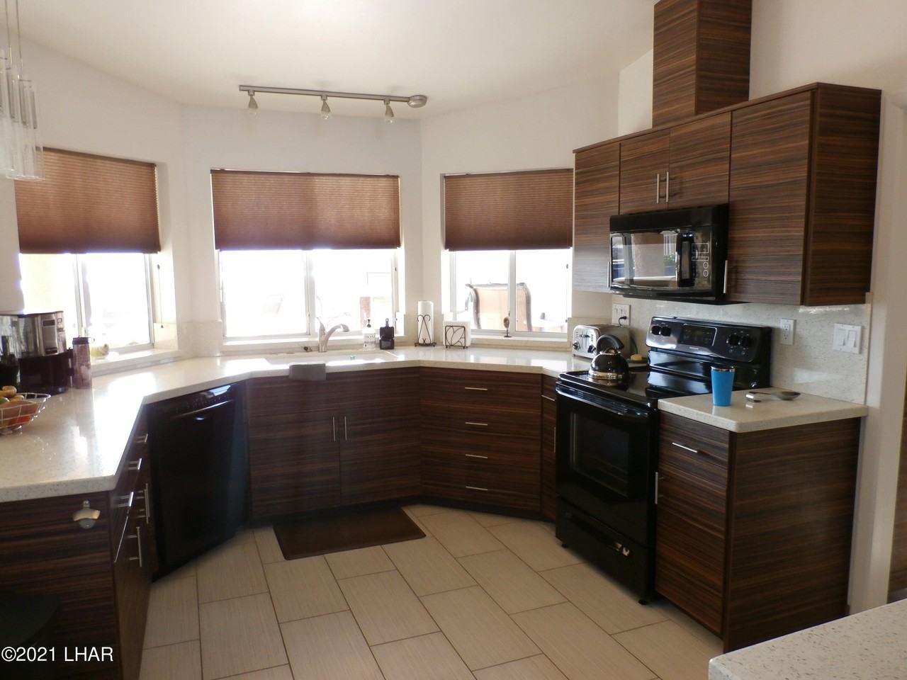 1781 Firefly Dr - Photo 7 of 32