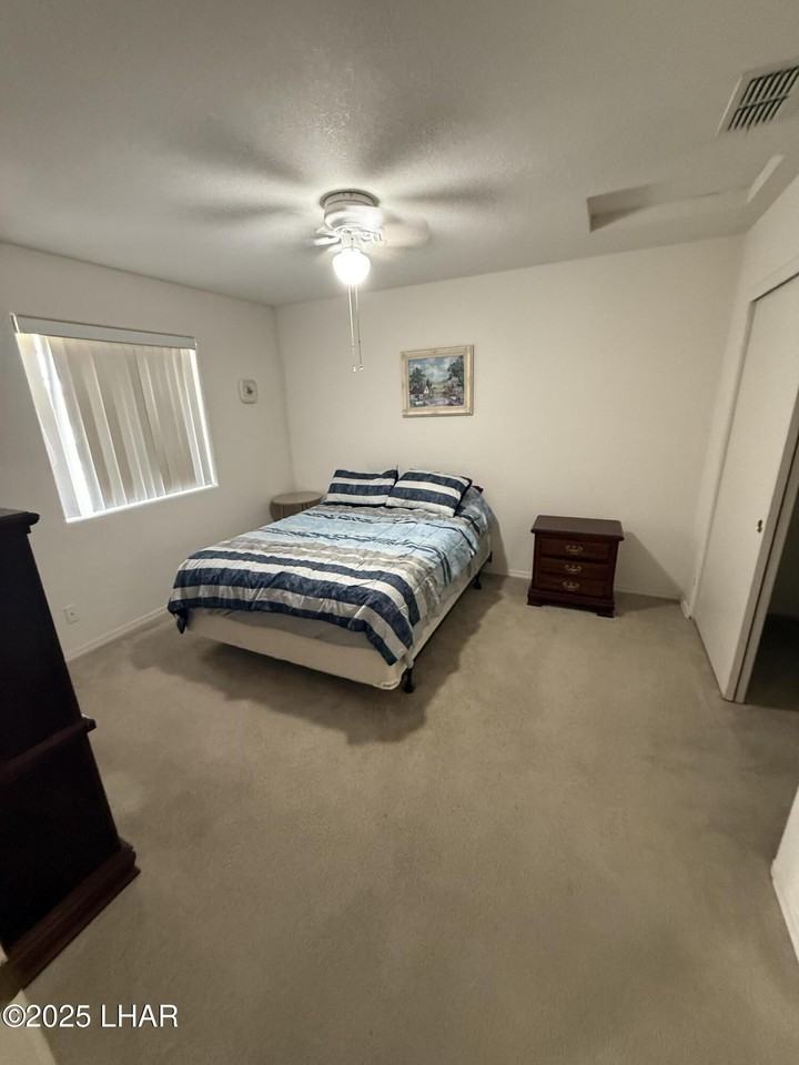 2341 Rainbow Ave N - Photo 2 of 17