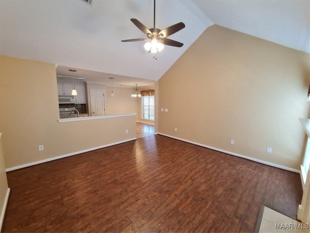 1576 Hallwood Ln - Photo 5 of 45