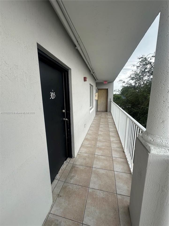 1453 Sw 3rd St #305 - Photo 2 of 12