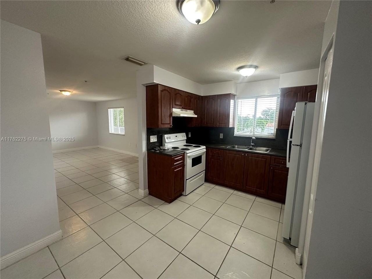 1453 Sw 3rd St #305 - Photo 5 of 12