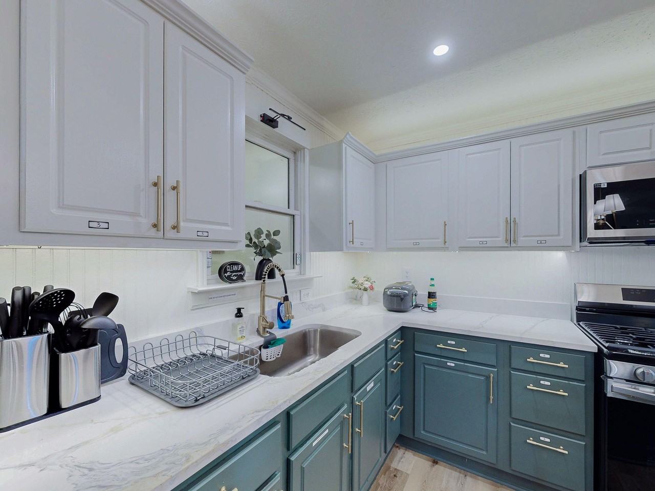 Bristol Ln - Photo 2 of 11