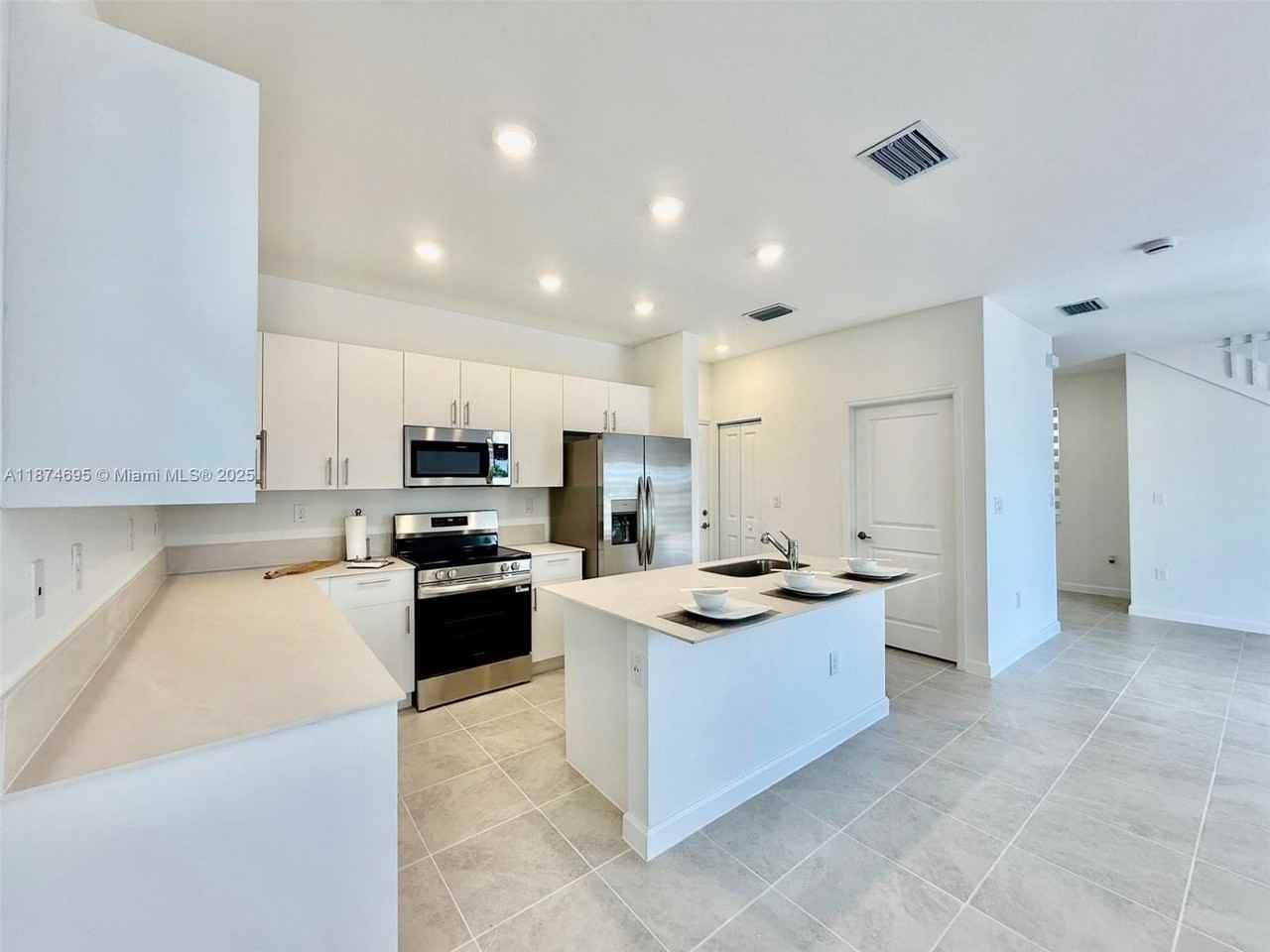 2600 Southeast 25th Street - Photo 5 of 50