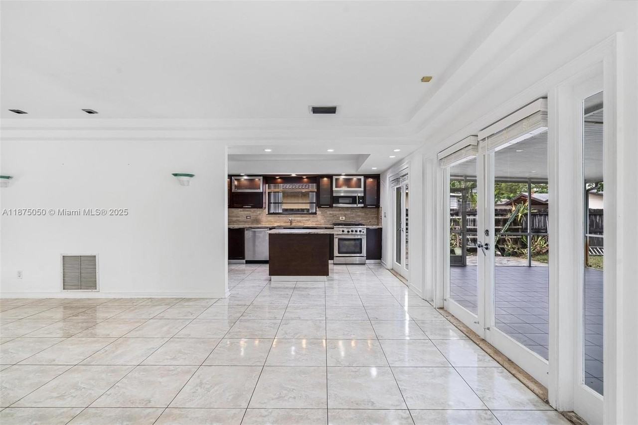 20525 Highland Lakes Boulevard - Photo 6 of 29