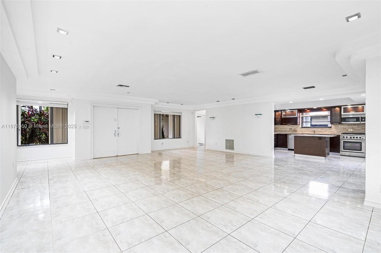 20525 Highland Lakes Boulevard - Photo 7 of 29