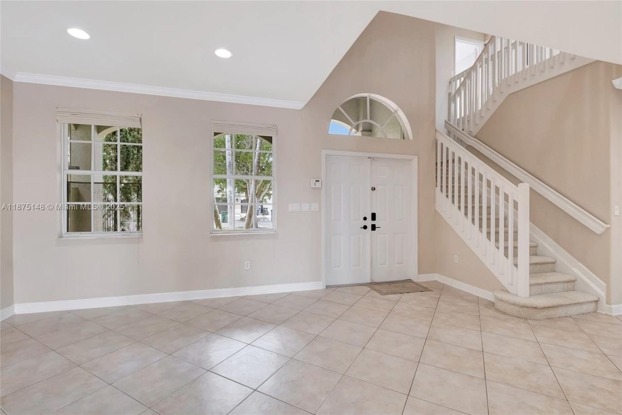 14443 Sw 12th Ln - Photo 3 of 37