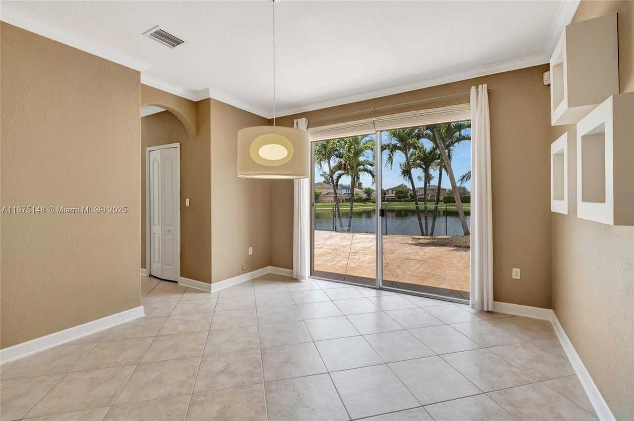 14443 Sw 12th Ln - Photo 6 of 37