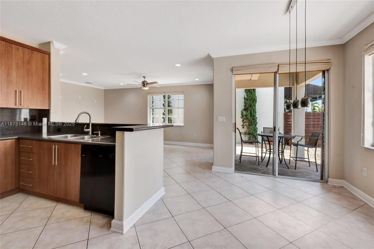 14443 Sw 12th Ln - Photo 7 of 37