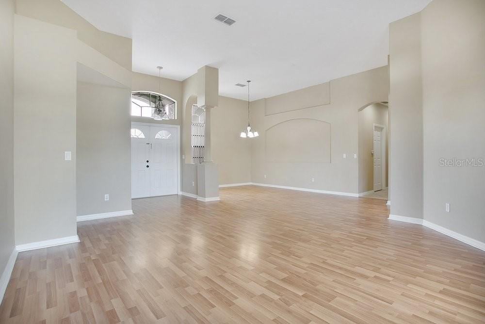 18051 Thornhill Grand Cir - Photo 3 of 44