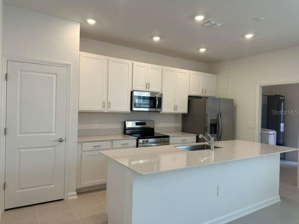 1897 Fulfillment Dr - Photo 3 of 37