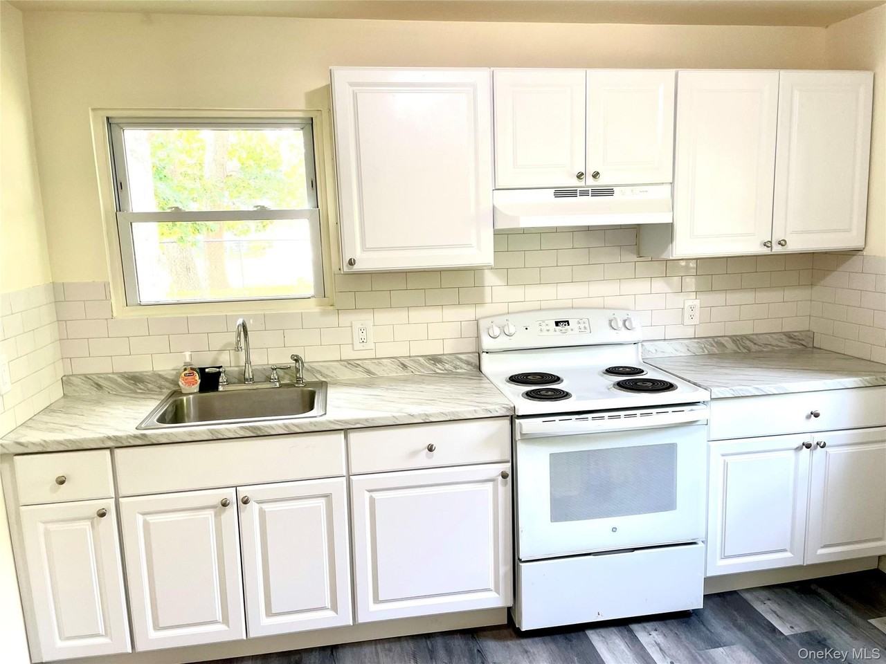 134 Longfellow Dr - Photo 2 of 12