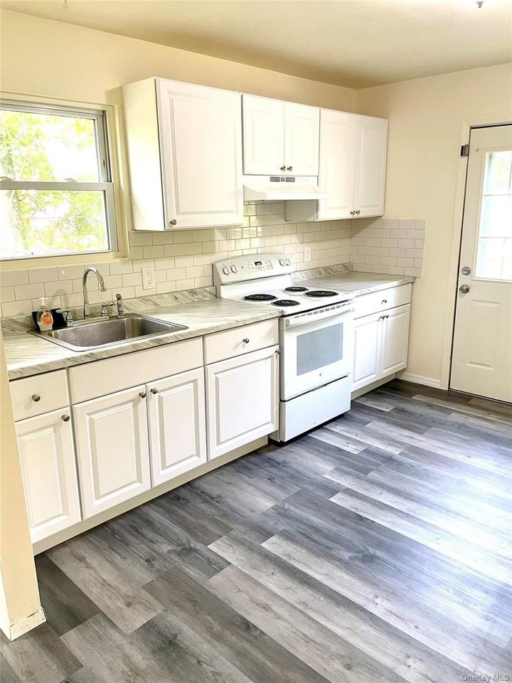 134 Longfellow Dr - Photo 3 of 12