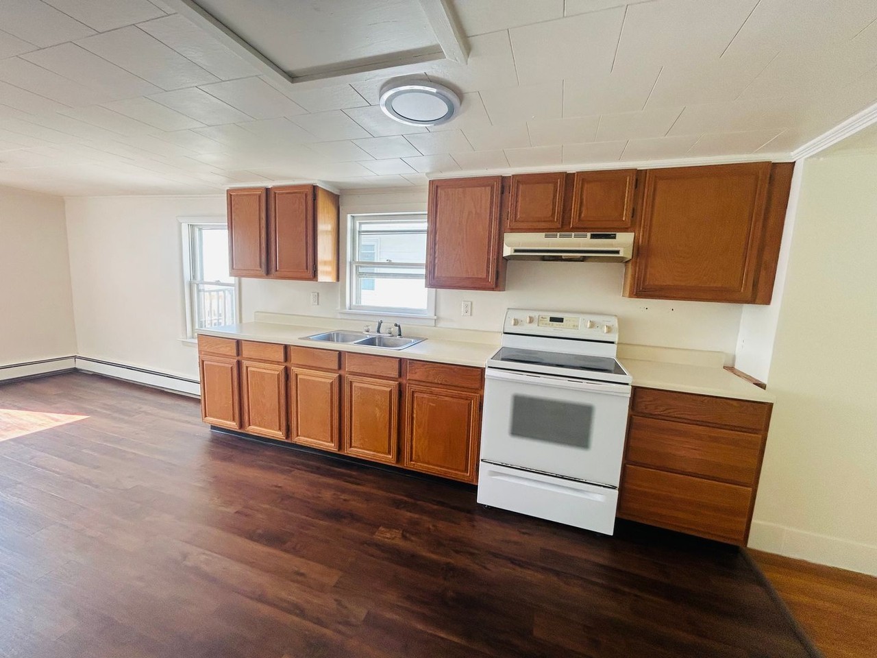 213 Main St - Photo 2 of 9