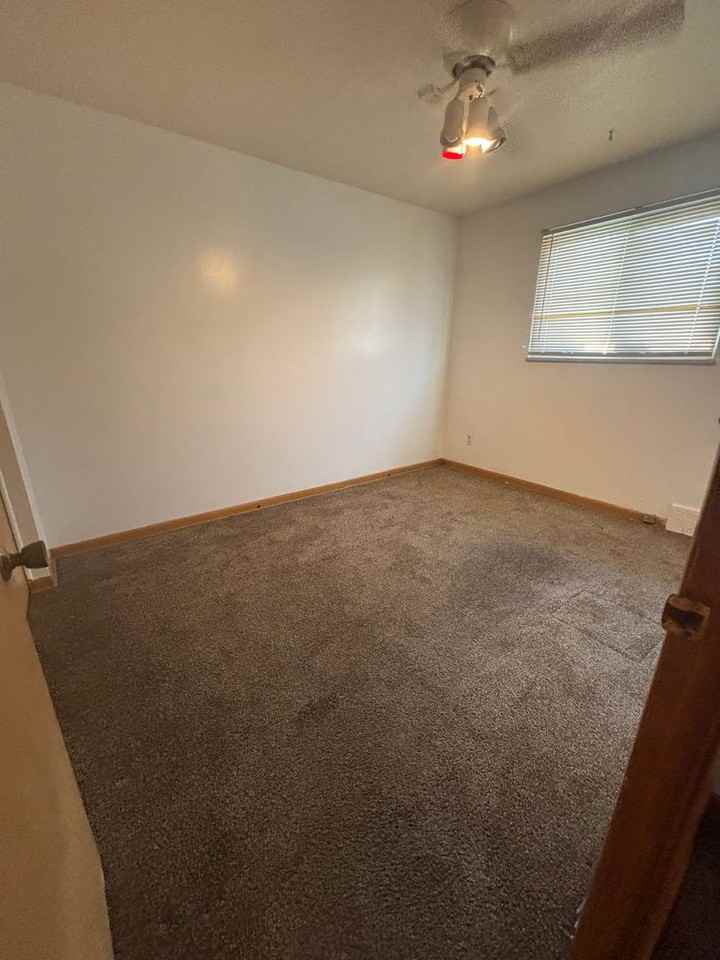 16242 Edgewood Ct - Photo 4 of 5