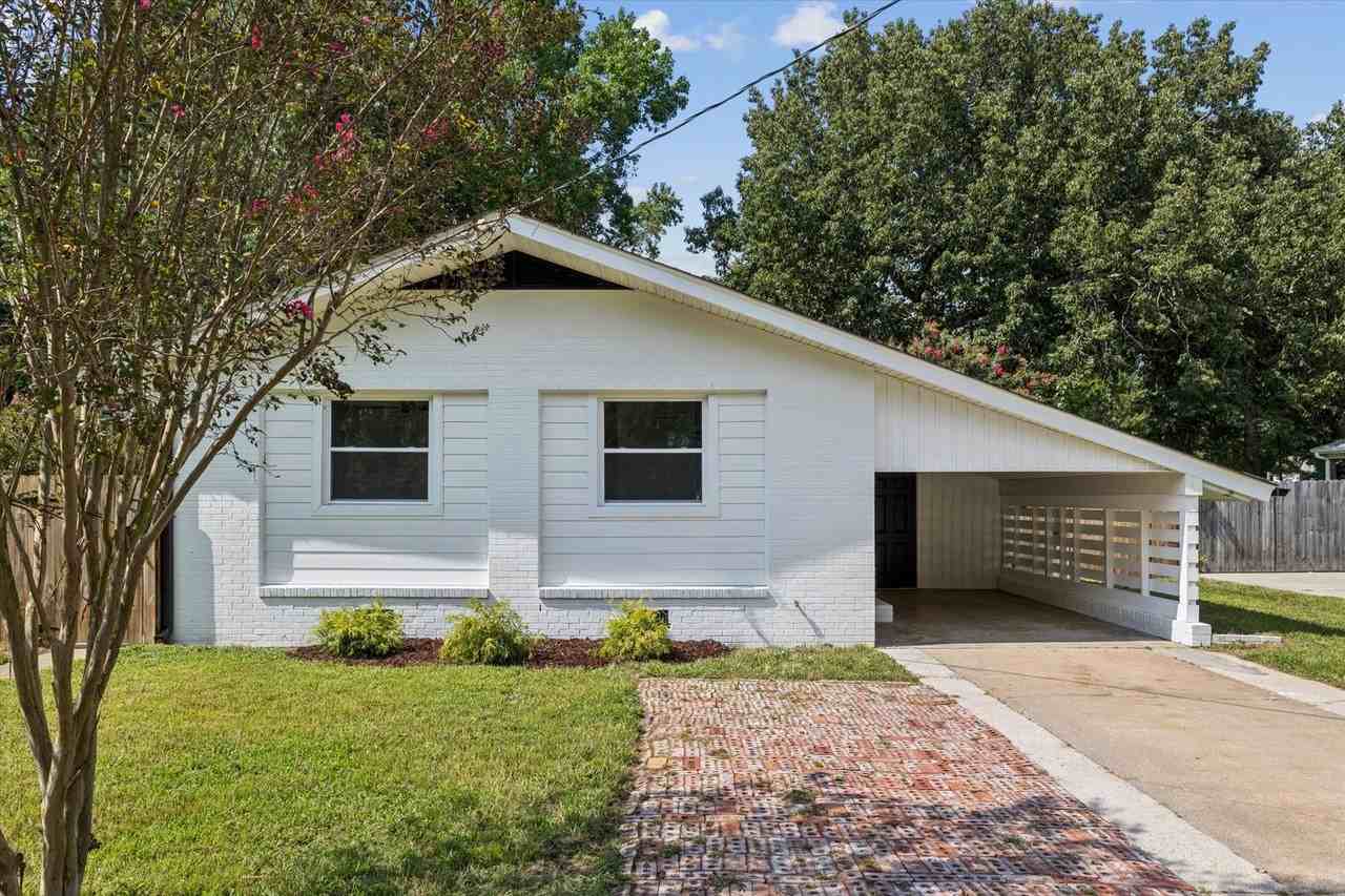 13 Colberts Ln Apt A - Photo 2 of 31