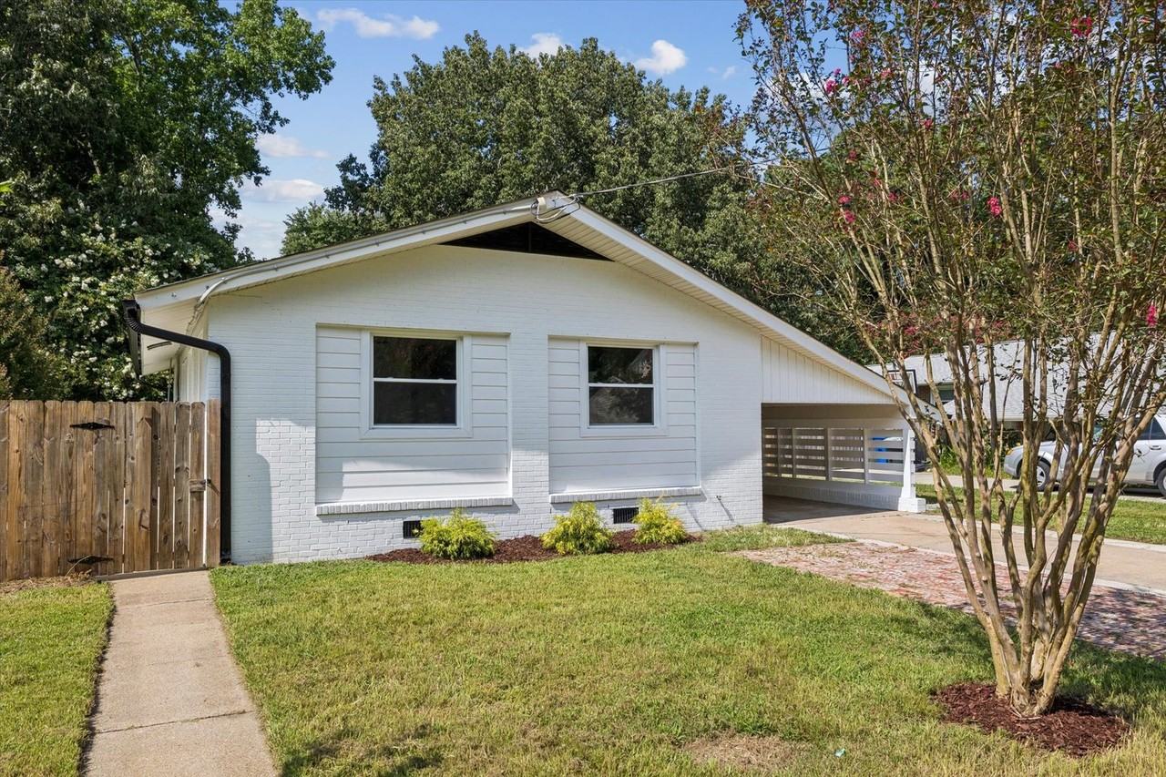 13 Colberts Ln Apt A - Photo 3 of 31