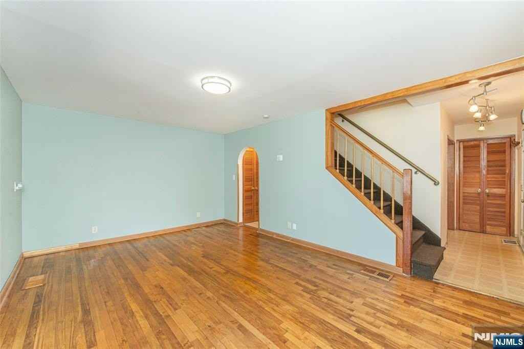 25 Fournier Crescent - Photo 4 of 20