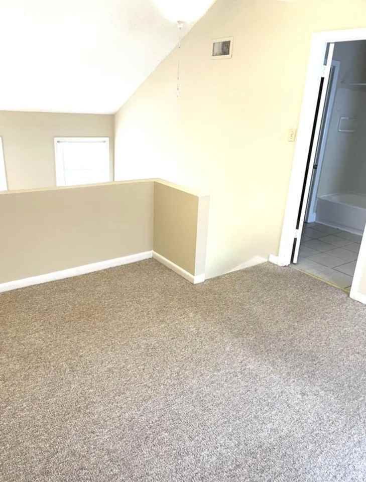 English North Apartments - Photo 2 of 6