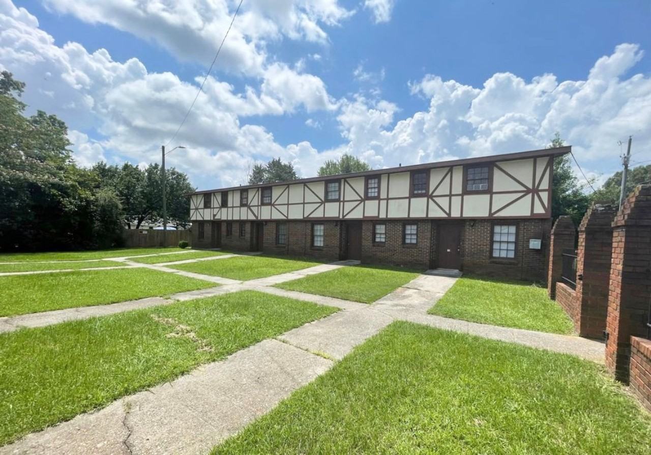 English North Apartments - Photo 6 of 6