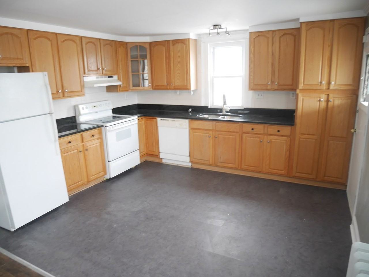 643 S Potomac St - Photo 4 of 16