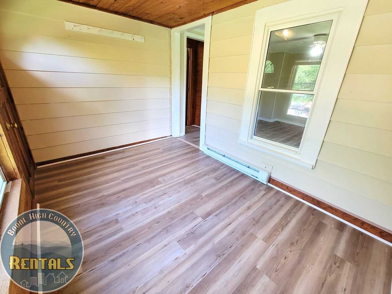 2212 Silverstone Rd - Photo 3 of 18