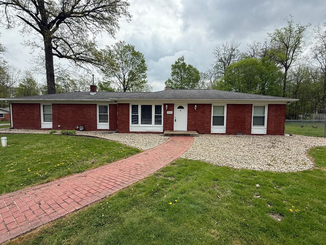 2552 S Woodland Trl - Photo 2 of 35