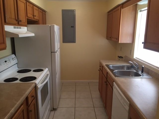 473 E Jessup Ave - Photo 4 of 14