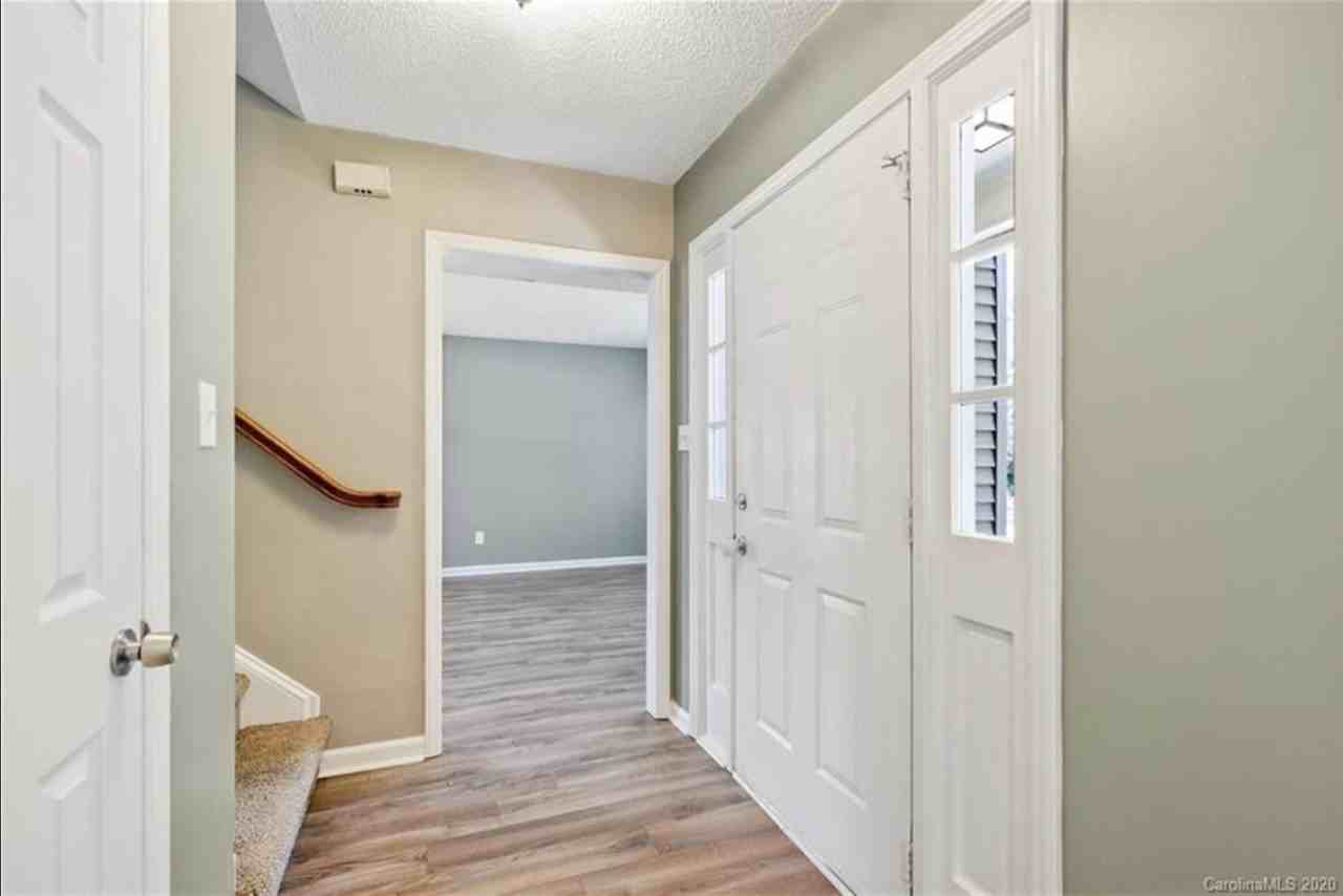 11610 Charnwood Ct - Photo 3 of 12