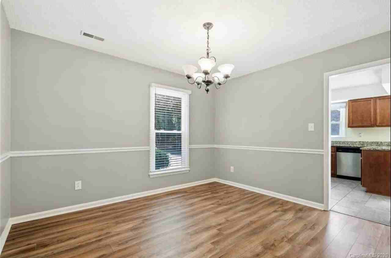 11610 Charnwood Ct - Photo 5 of 12