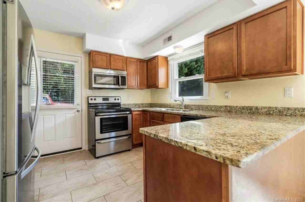 11610 Charnwood Ct - Photo 6 of 12