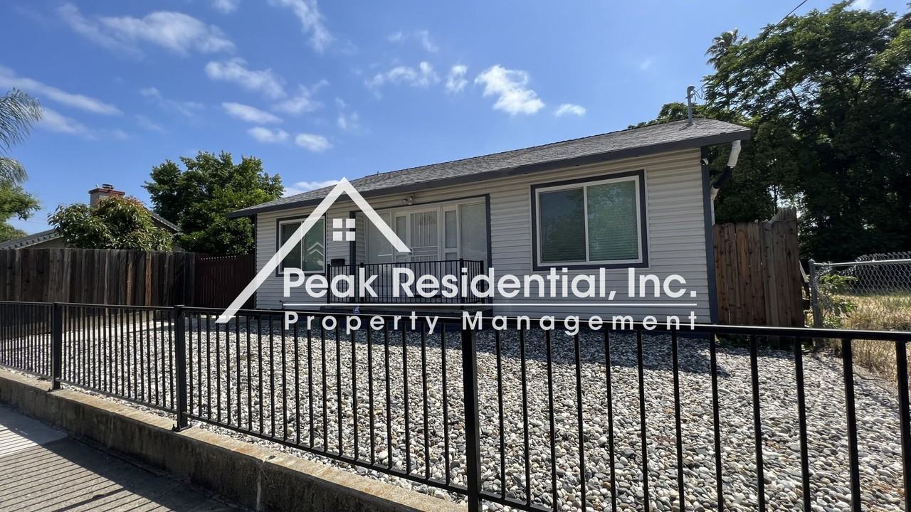 4311 48th St - Photo 2 of 25