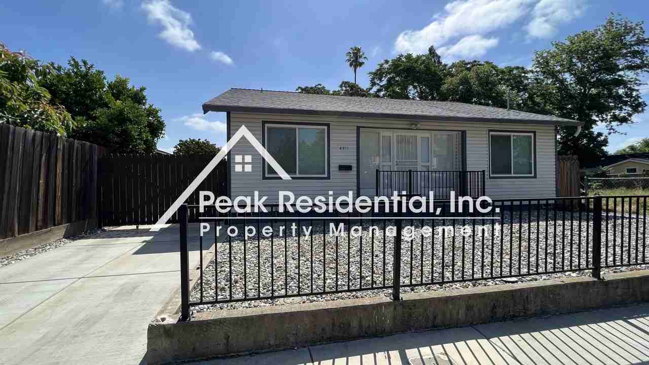 4311 48th St - Photo 3 of 25