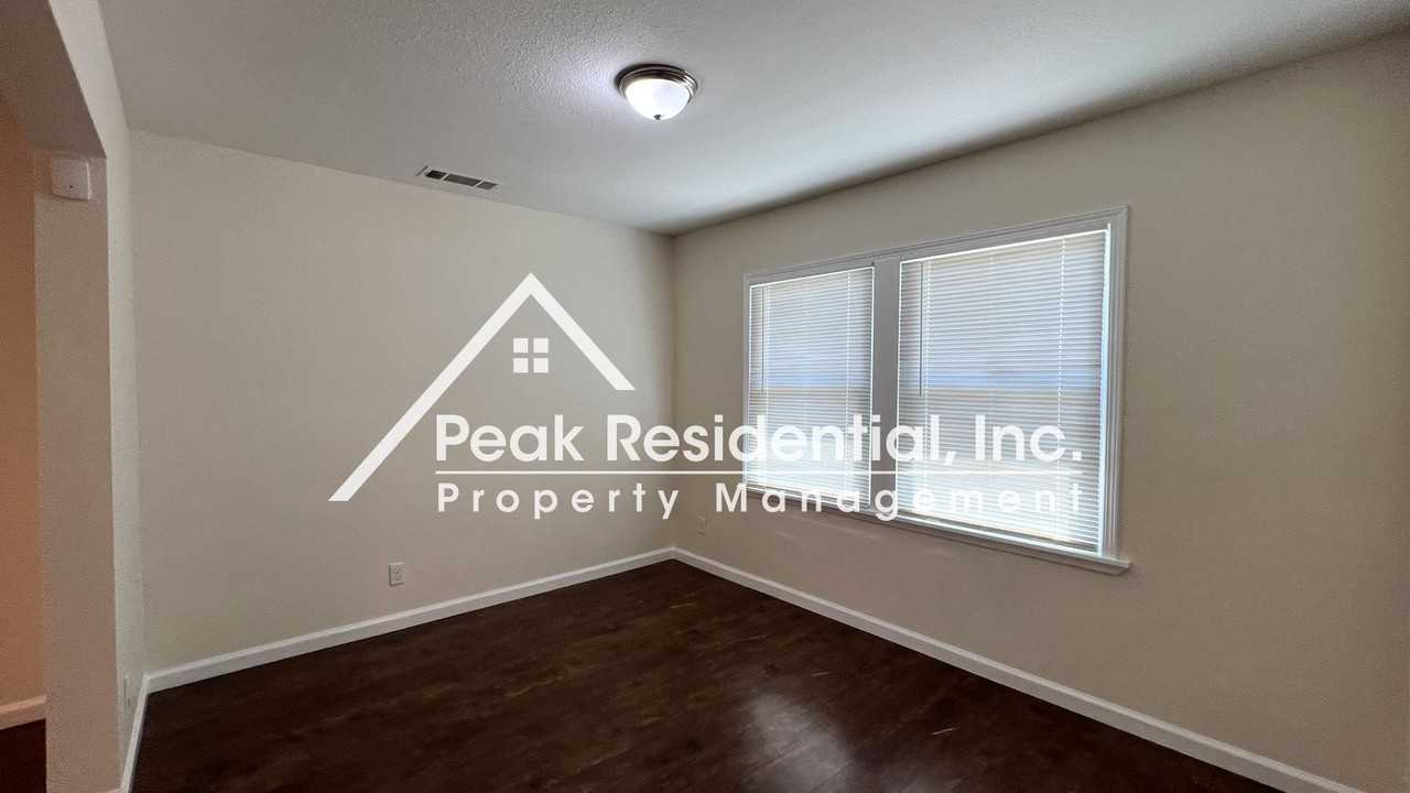 4311 48th St - Photo 7 of 25