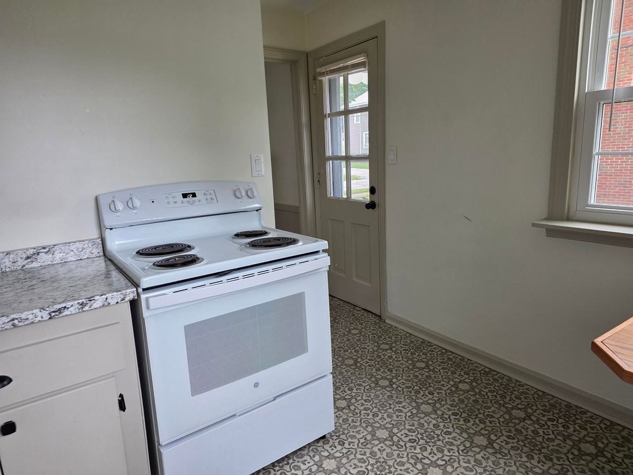 603 Chestnut St - Photo 3 of 12